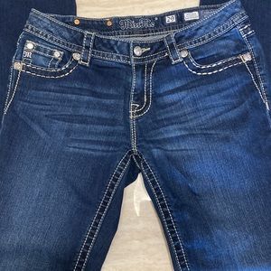 Miss Me Signature Embroidered Bling Easy Straight jeans